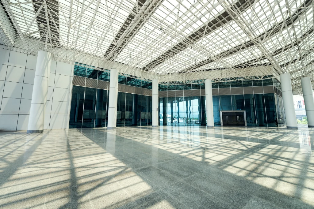 Gewerbeimmobilie als Investment mit lichtdurchfluteter Lobby im Großraum Stuttgart