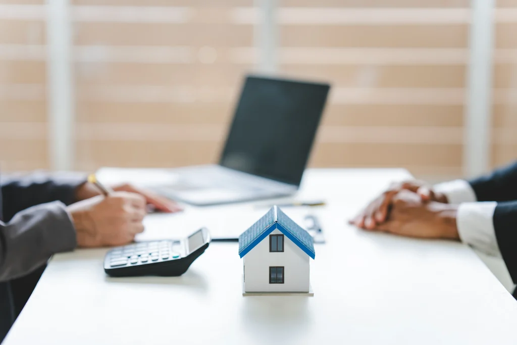 Immobilienbewertung für Gewerbeimmobilien: Marktwertanalyse am Arbeitsplatz